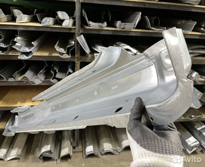 Порог левый Toyota Corolla E120 2000-2007 (Klokker