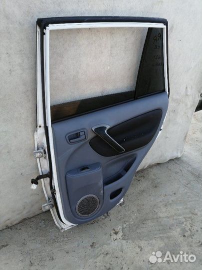 Дверь задняя правая Toyota Rav4 ACA21