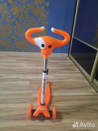 Детский самокат с музыкой и подсветкой