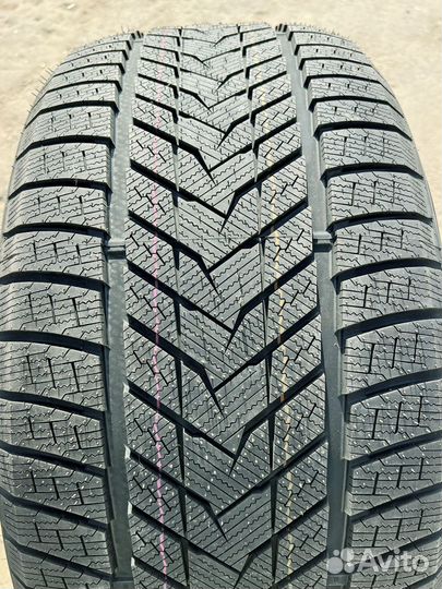 Sonix WinterXPro 999 275/45 R21 и 315/40 R21 78T