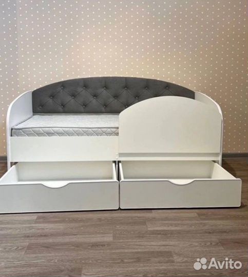 Детская кровать, диван с ящиками