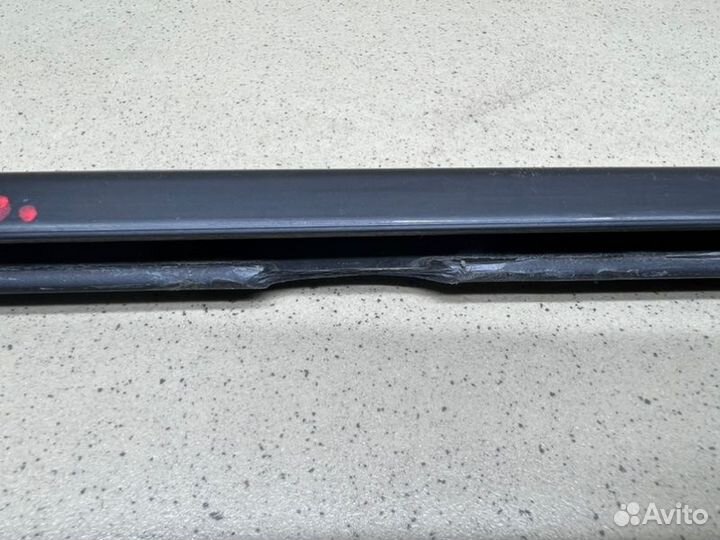 Накладка стекла переднего левого Suzuki Sx4 седан