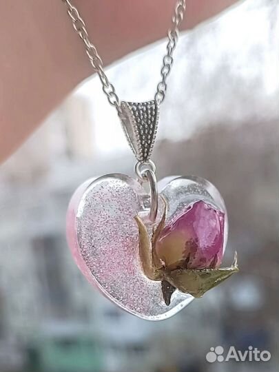 Кулон с розой на цепочке