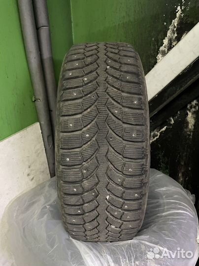 Bridgestone Blizzak Spike-01 215/60 R17