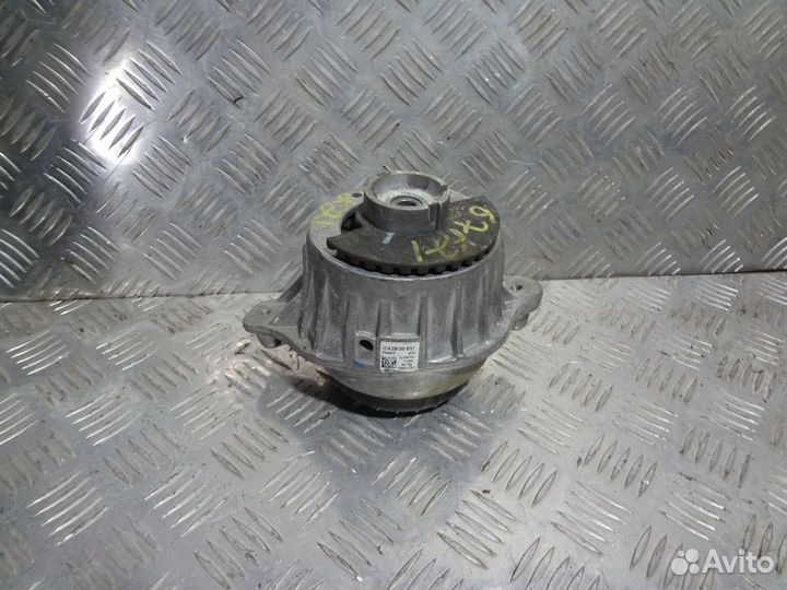 Опора подушка двигателя правая Мерседес 205