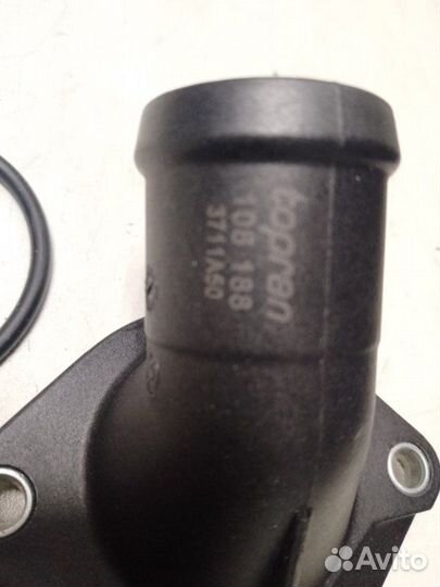 Фланец системы охлаждения Volkswagen Passat B5