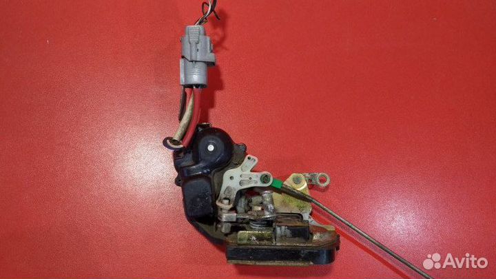 Замок двери задний левый Toyota Corona ST190 4S-FE