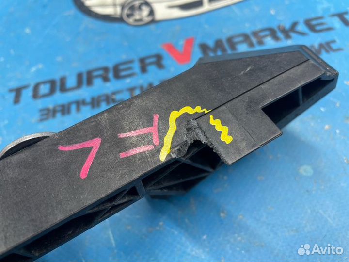 Крепление фары переднее левое Mercedes-Benz