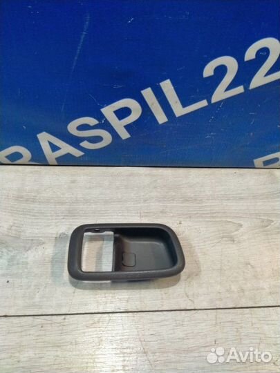 Накладка ручки двери правая Toyota Cresta JZX100