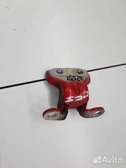 Петля двери передняя правая нижняя (Geely Coolray)