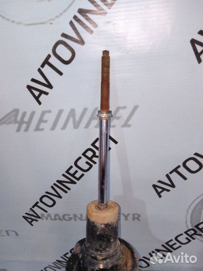 Стойка амортизатор передняя Mitsubishi L200