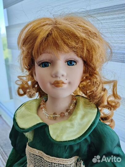 Кукла фарфоровая