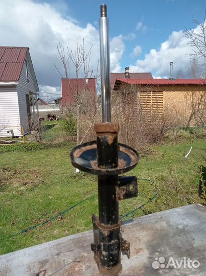 Стойка передняя suzuki grand vitara