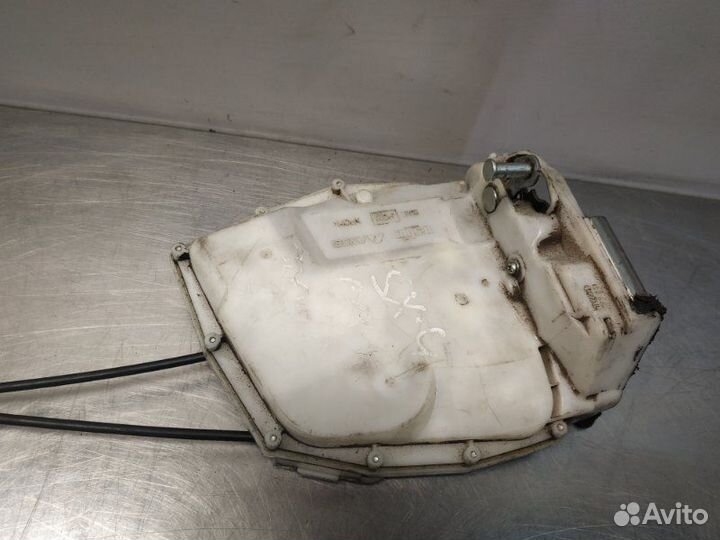 Замок двери передний правый Suzuki Sx4 GYA M16A