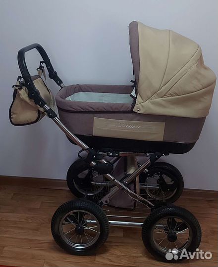 Прогулочная коляска Laura