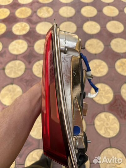 Задний правый внутренний фонарь на lexus LX 570