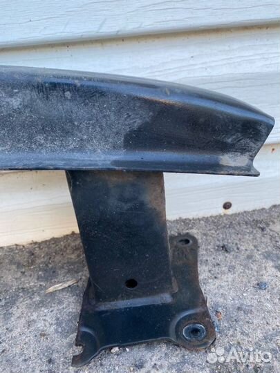 Усилитель бампера задний Volkswagen Jetta5 седан