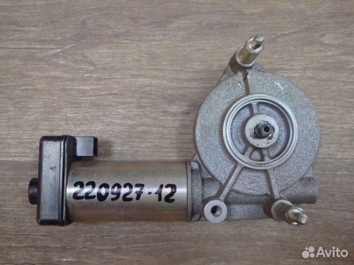 Моторчик стеклоподъемника передний левый 2110