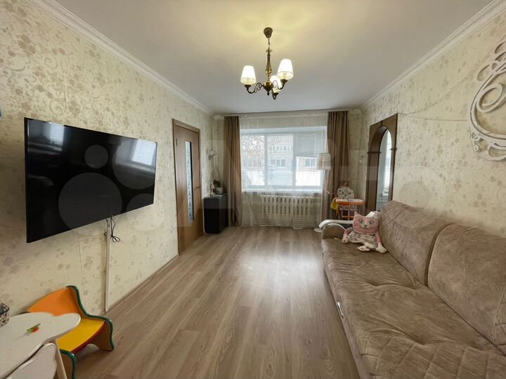 2-к. квартира, 40 м², 1/4 эт.