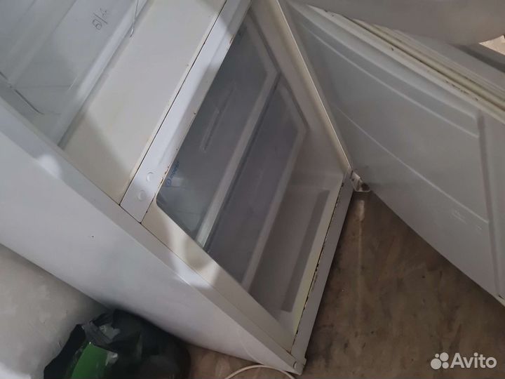 Холодильник indesit