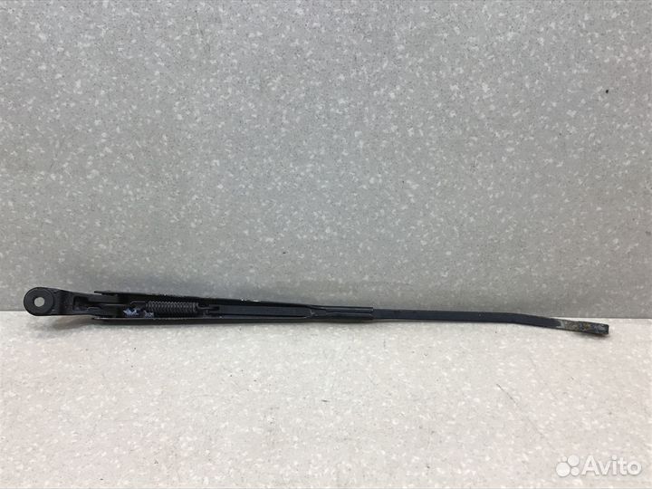 Поводок стеклоочистителя передний правый Renault L