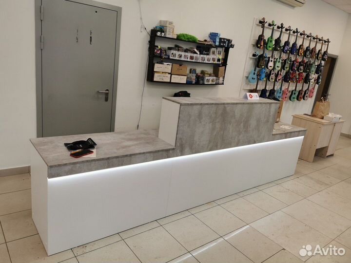 Стойка ресепшн