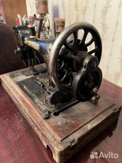 Швейная машинка zinger