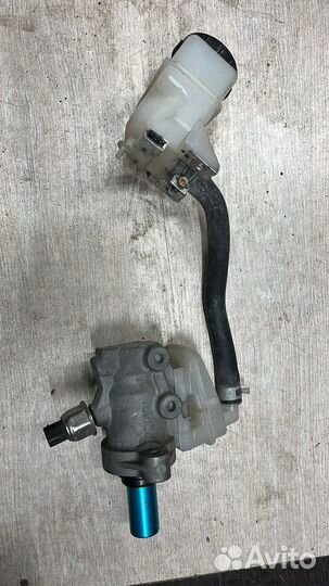 Главный тормозной цилиндр Nissan Murano Z50