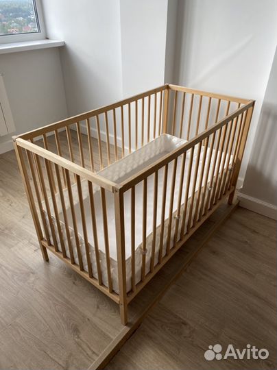 Детская кроватка IKEA с матрасом и бортиками