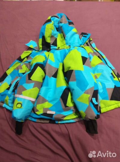 Продам зимнию куртку на мальчика рост 122