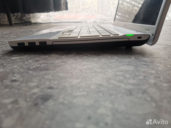 Sony Core i3 SSD Radeon HD