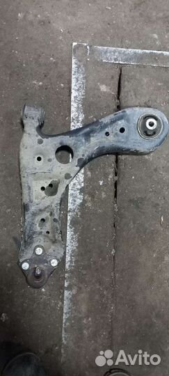 Левый рычаг Volkswagen Polo