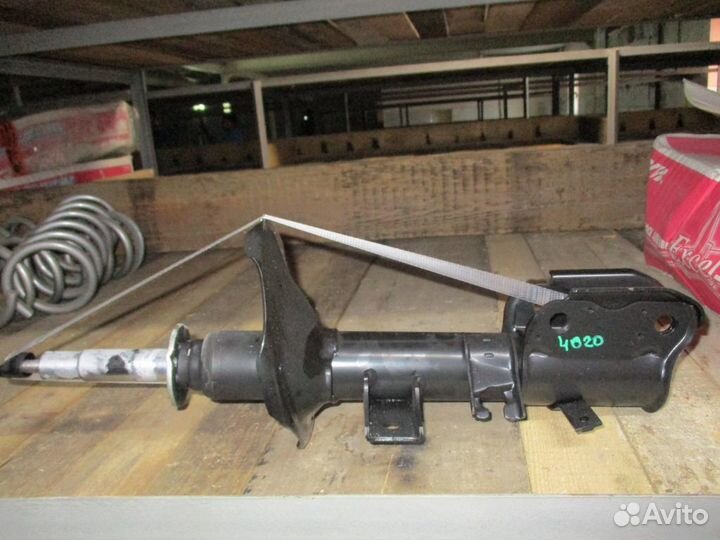 Стойка передняя правая Nissan Patfinder