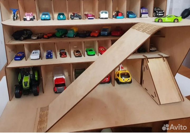 Парковка для машинок из дерева 600*350