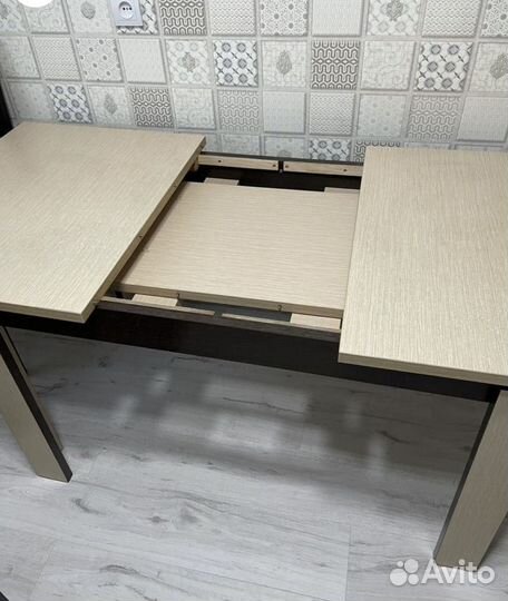 Продам кухонный стол во Владивостоке