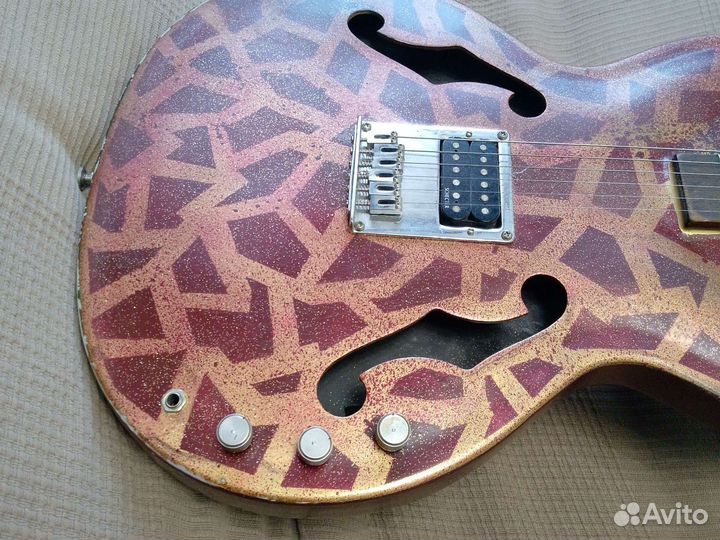 Полуакустическая гитара