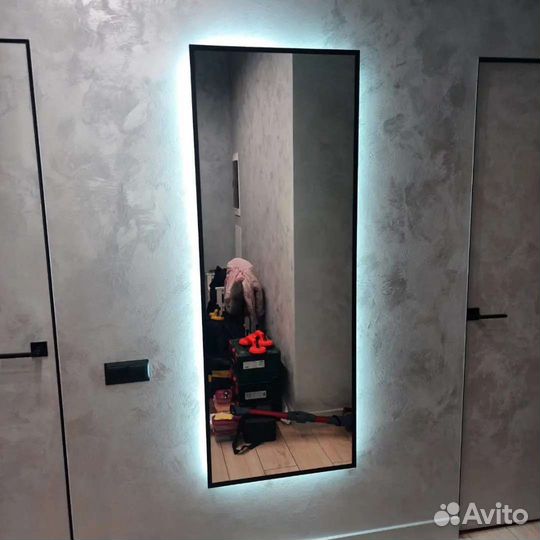 Зеркало в раме с подсветкой