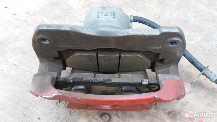 Суппорт тормоз пер правый Toyota Camry V40 06-11г