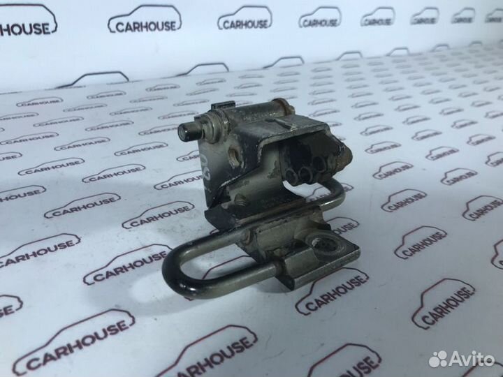 Петля двери задняя левая Volkswagen Passat B5+ 1