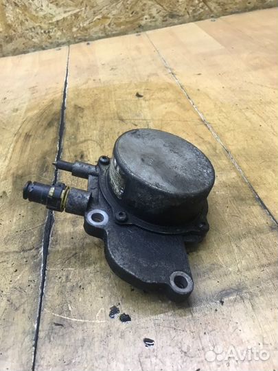 Вакуумный насос Opel Zafira B A17DTR 2008