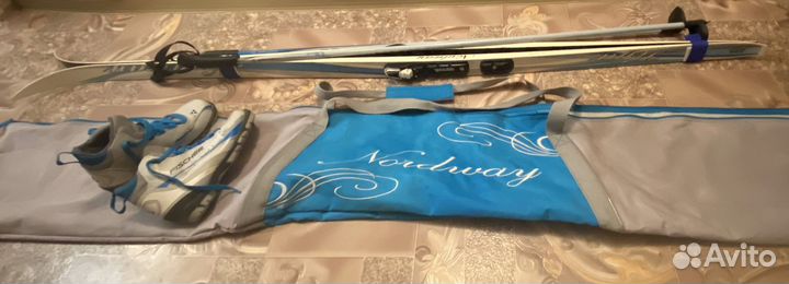 Комплект беговых лыж, ботинки, чехол