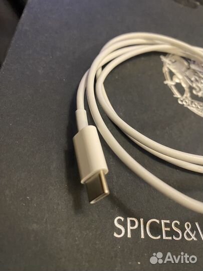 Зарядное на iPhone и оригинальный кабель