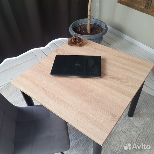 Письменный стол Дуб 80*80 см. Черные ножки