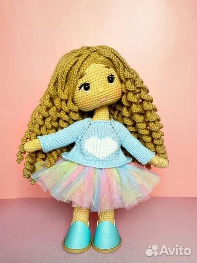 Вязаная кукла ручной работы