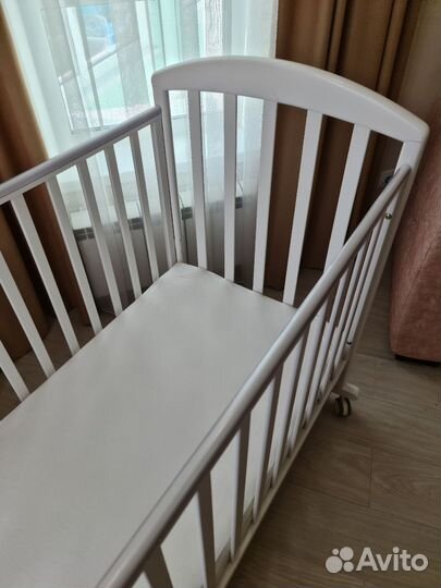 Кроватка детская с матрасом и бортиками