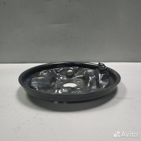 Щит заднего тормоза правый Renault Sandero 2