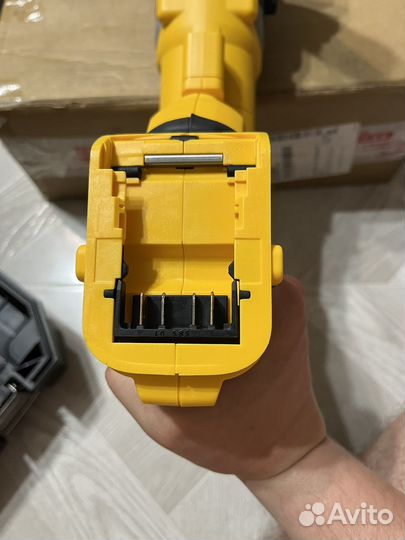 Перфоратор Dewalt DCH263