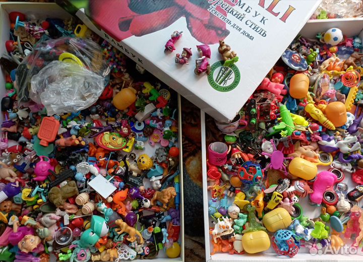 Игрушки Киндер Сюрприз, коробка