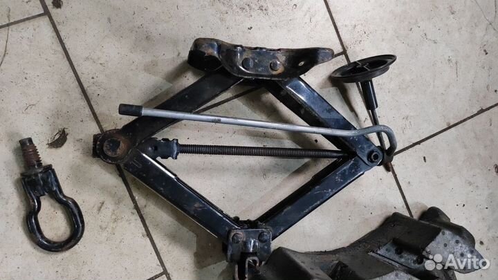 Набор инструментов штатный ford focus 2