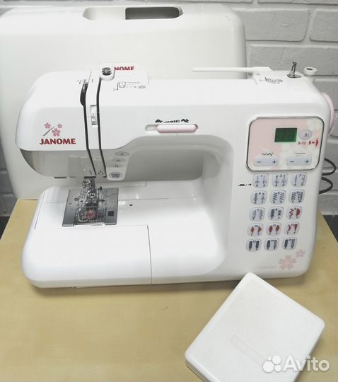 Швейная машина Janome DC 4030